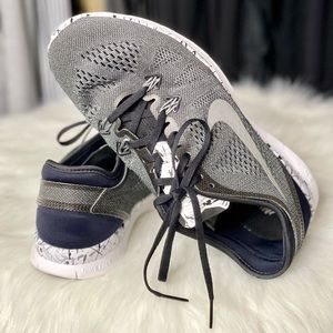 NIKE Wmns Free 5.0 TR Fit Metallic Silver